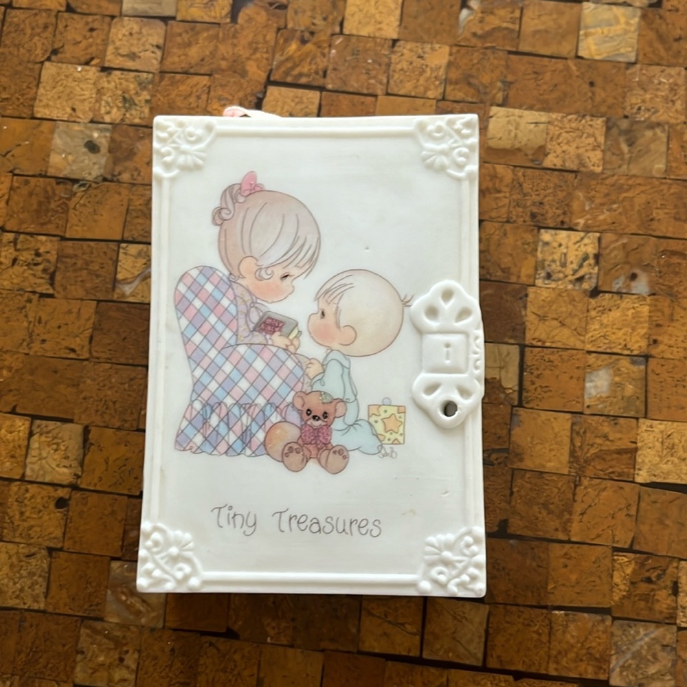 Precious Moments Trinket Tiny Treasure Box